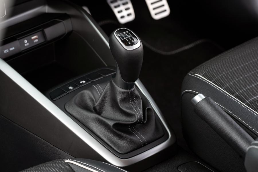 Детали интерьера Kia Rio GT-Line (YB) 2018 года  (UK) (фото 8 из 27)